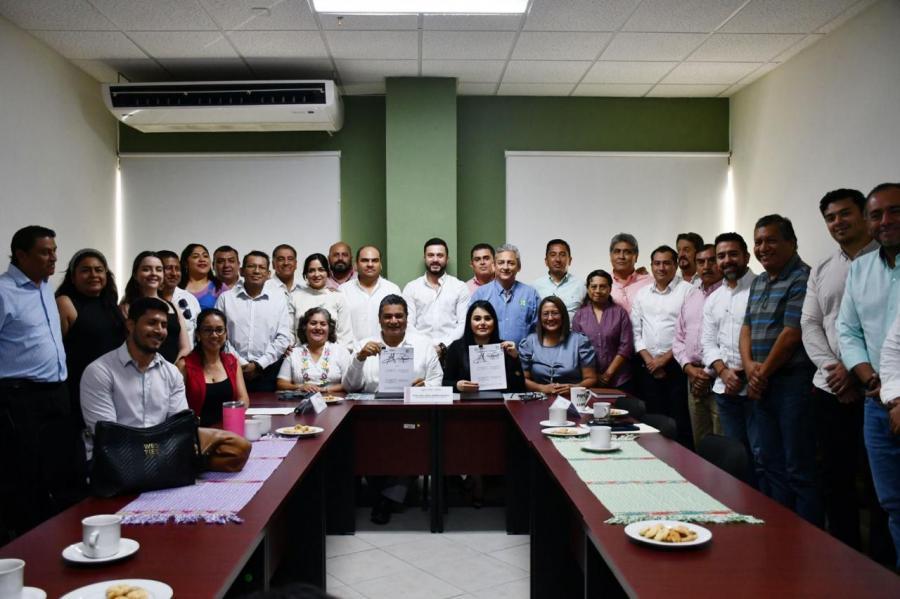 Celebra firma de convenio Secretaria Anticorrupción, Ana Basurto con el Colegio de  Arquitectos Chiapanecos A.C. 