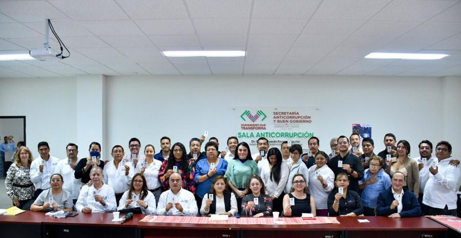 Secretaría Anticorrupción y Buen Gobierno fortalece el control interno con capacitación y entrega de credenciales institucionales