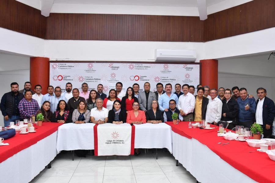 Desayuno organizado por el Colegio de Contadores Públicos A. C.