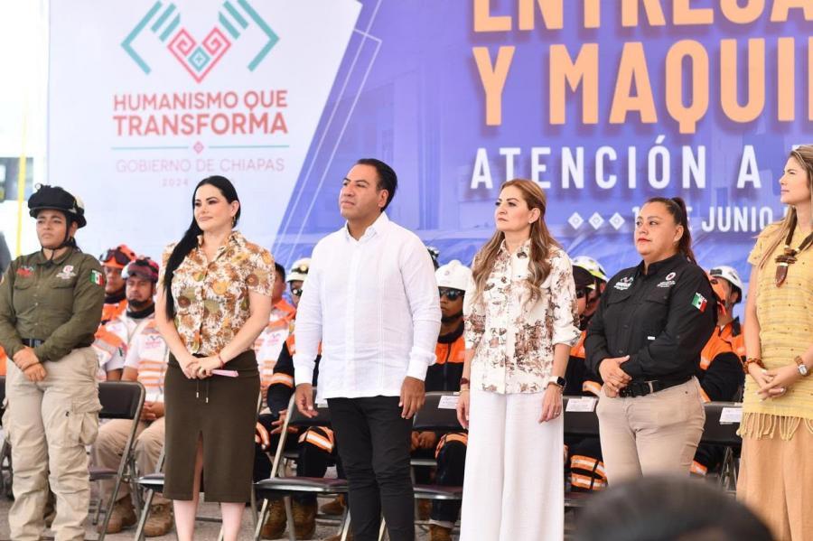Ana Laura Romero Basurto asiste a entrega de equipamiento vehicular y maquinaria para fortalecer la Protección Civil en Chiapas