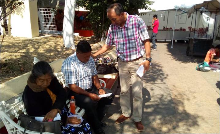 Entrega de material informativo en la región de Motozintla