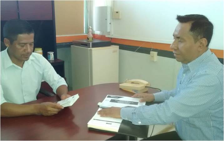 Entrega de material informativo en la región de Ocosingo