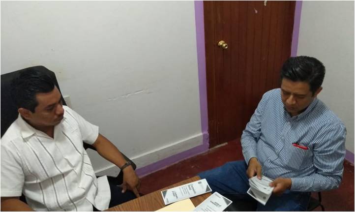 Entrega de material informativo en la región de Tapachula